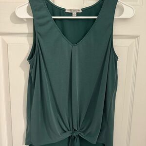 Women’s Sleeveless V-Neck Tie-Front Top Small